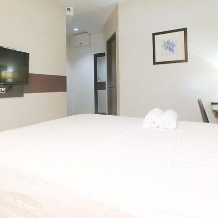 Lorenzzo Suites Hotel Makati City Екстер'єр фото