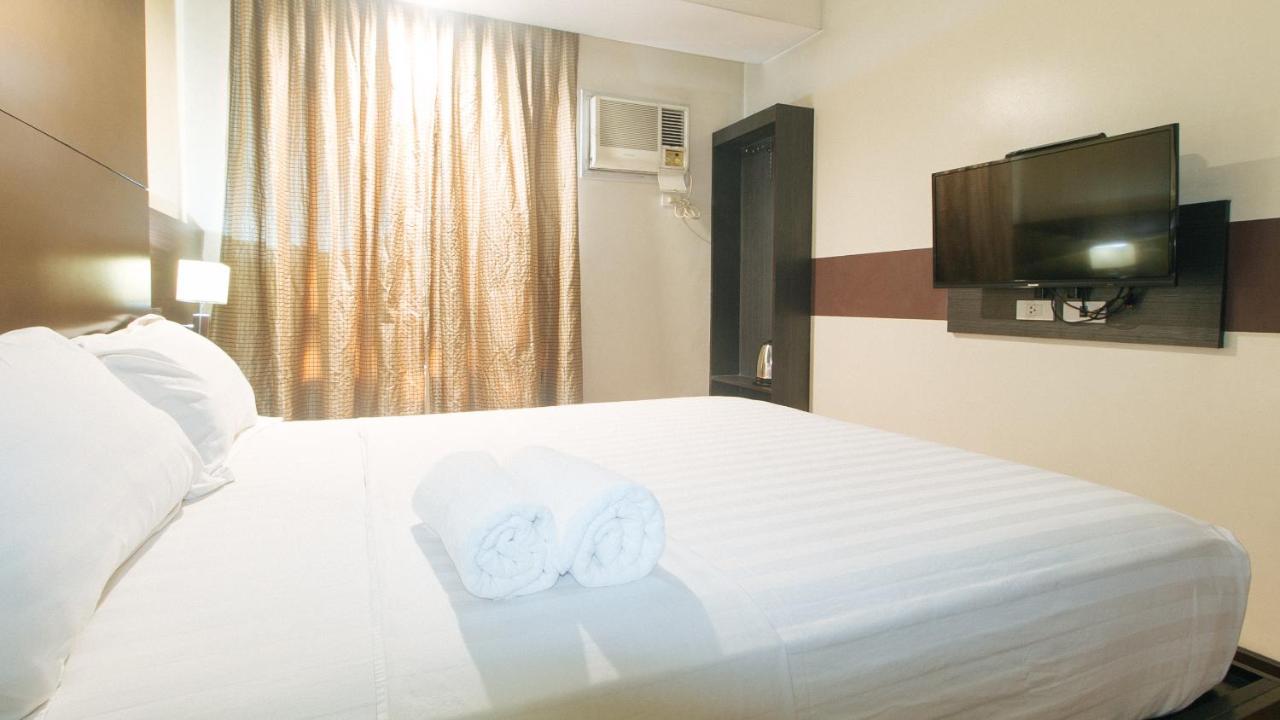 Lorenzzo Suites Hotel Makati City Екстер'єр фото