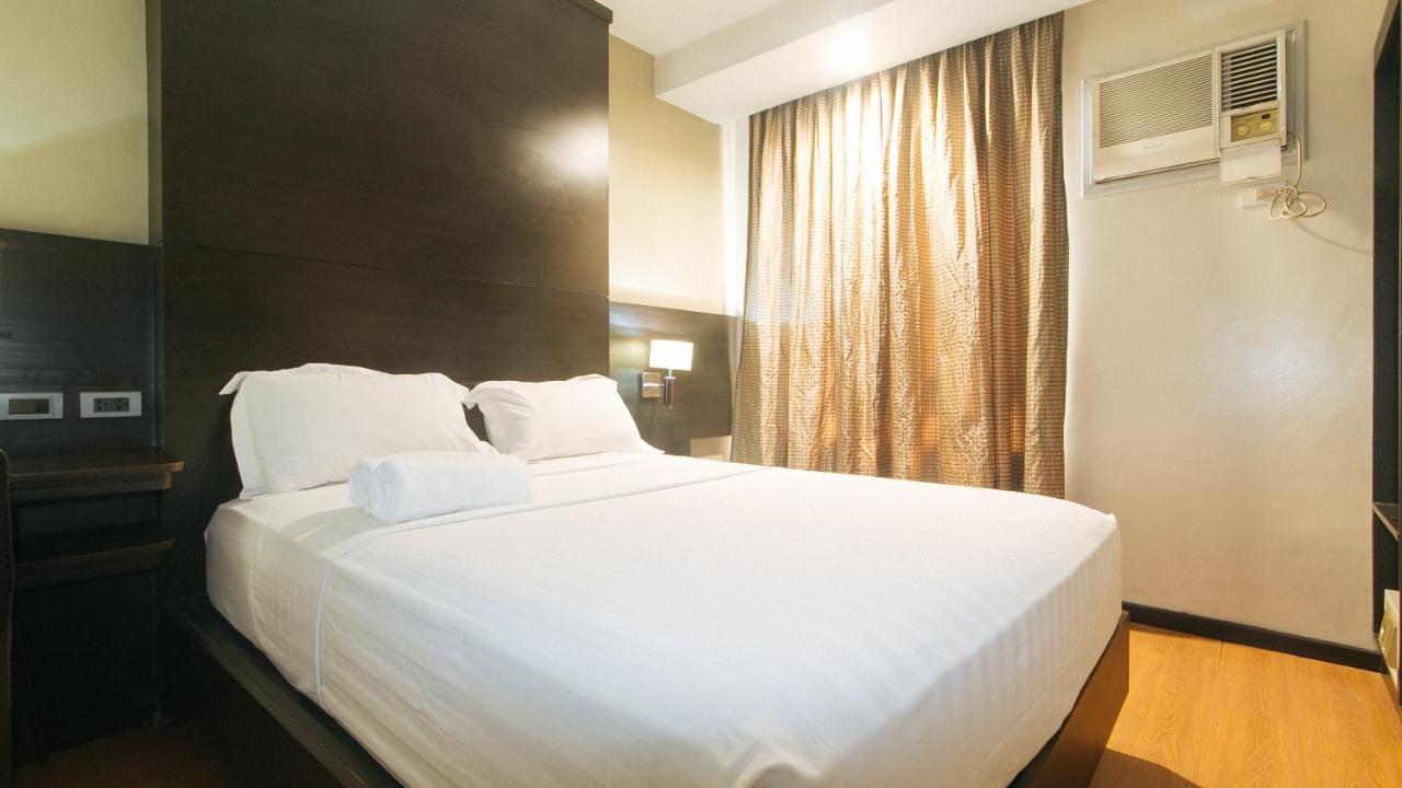 Lorenzzo Suites Hotel Makati City Екстер'єр фото