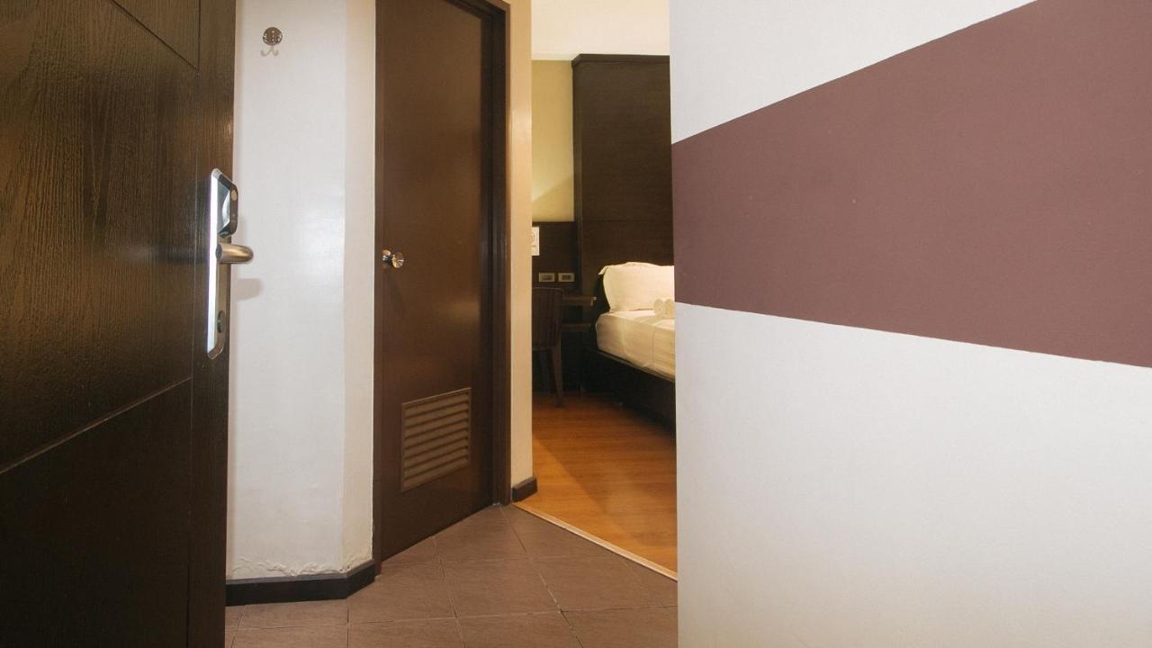 Lorenzzo Suites Hotel Makati City Екстер'єр фото