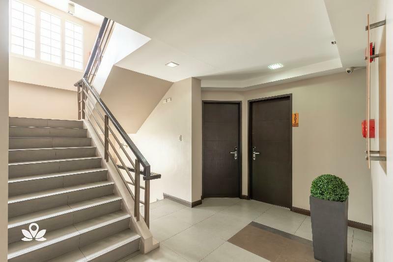 Lorenzzo Suites Hotel Makati City Екстер'єр фото